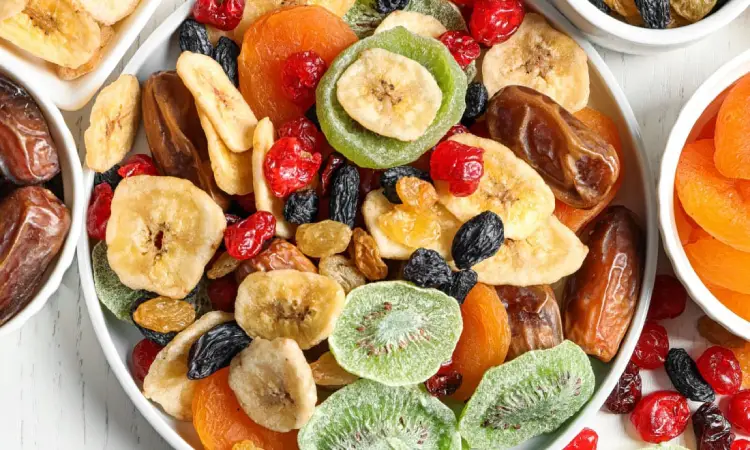 میوه خشک پفکی مناسب چه افرادی است؟