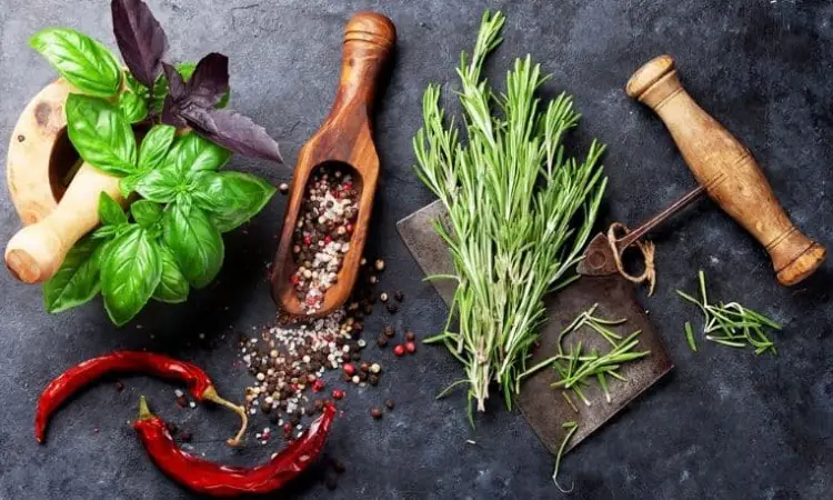 طرز تهیه ادویه مرغ خانگی