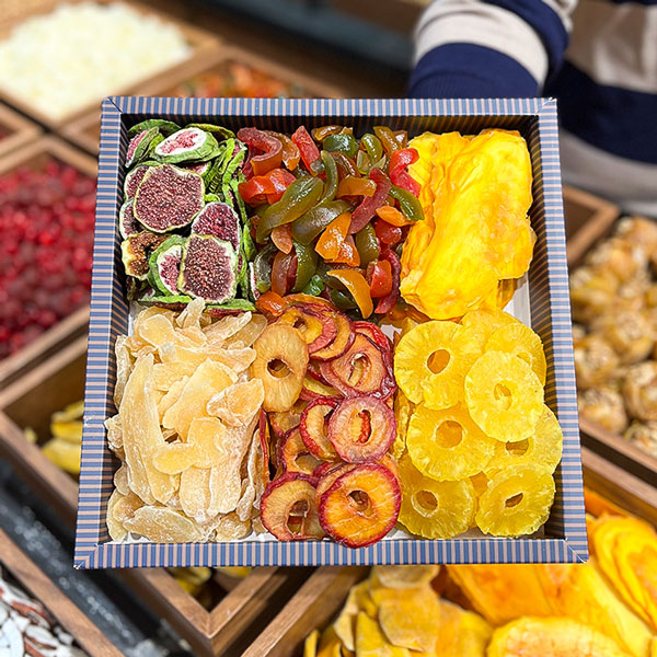 پک هدیه شامل محصولات محلی