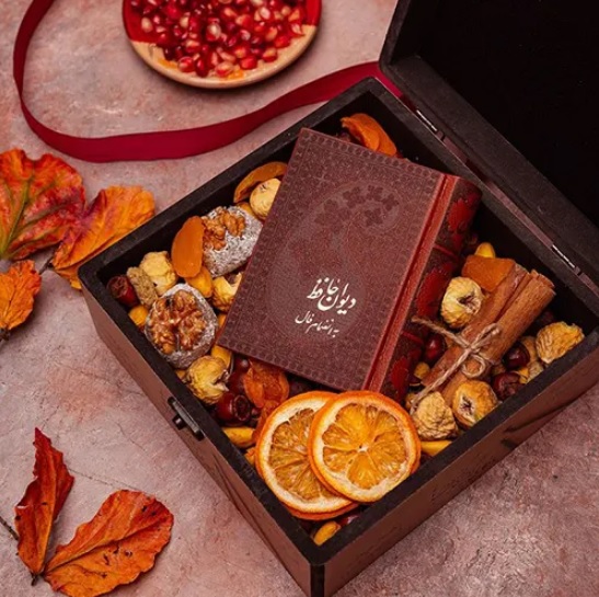 پک هدیه شامل آجیل و شیرینی