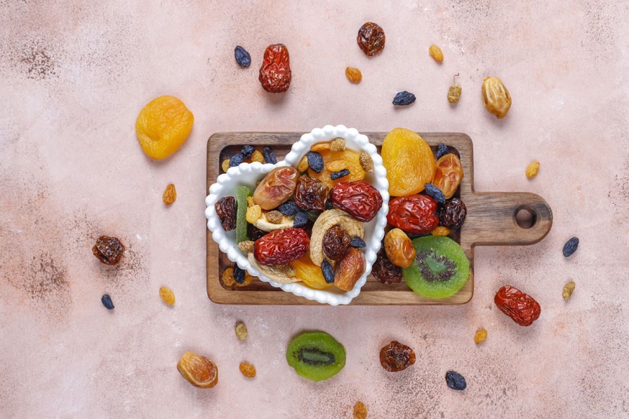 انواع مختلف میوههای خشک شده