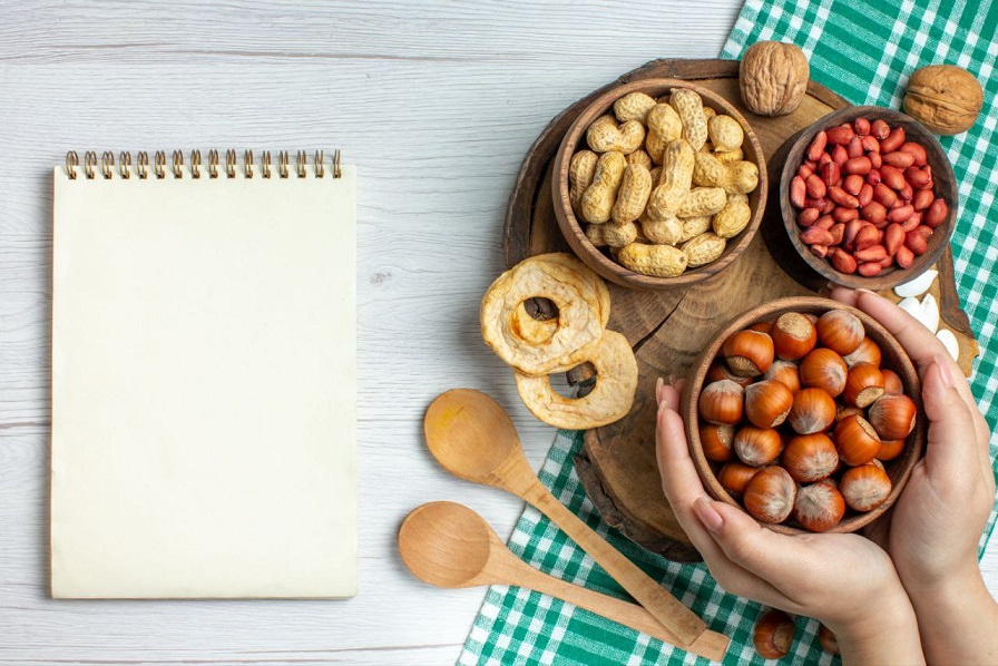 تصویر از یک وعده غذایی شامل میوه خشک