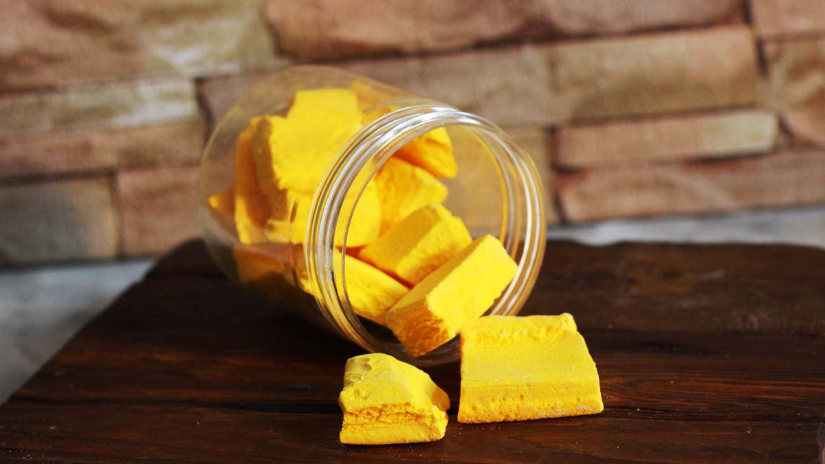 قفسه فریزر پر از بستنی خشک