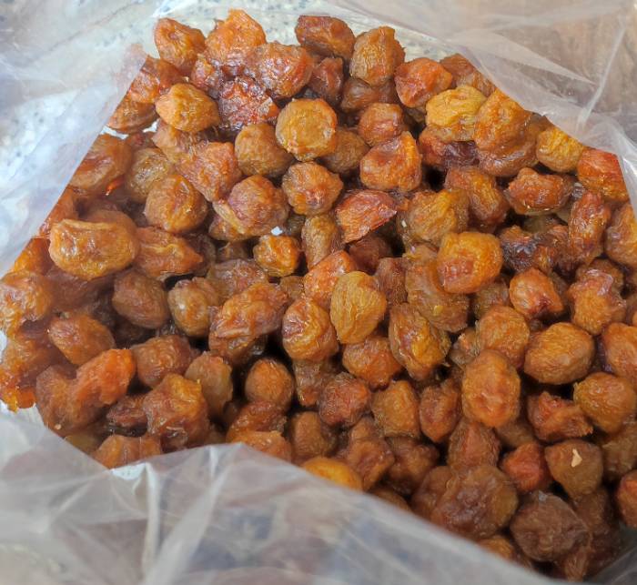 آلو بخارا در مرحله حذف رطوبت